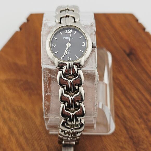 Fossil Women's Silver Tone Black Dial Watch Bracelet Link Style ES-8983 - Picture 1 of 7